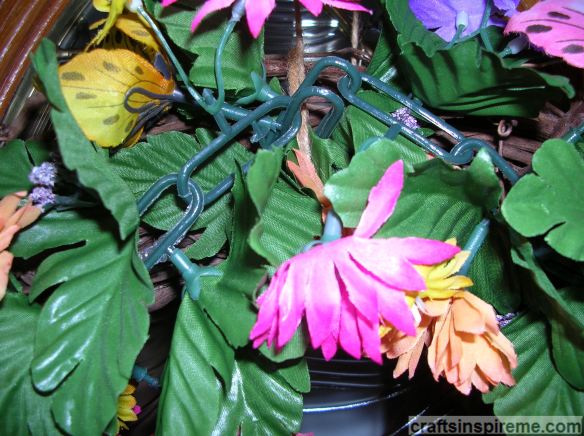 Detail Tying Garland