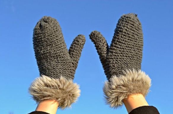 Knitted Gloves