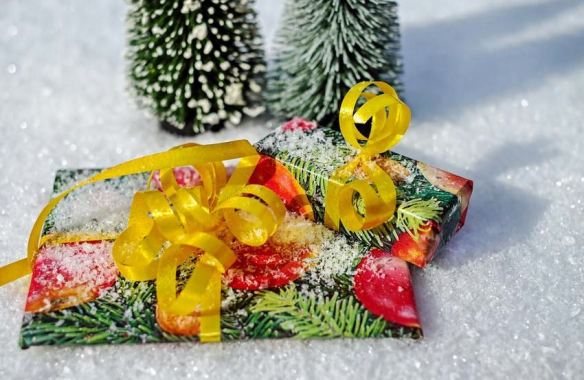 Sprinkled Snow Curled Ribbon