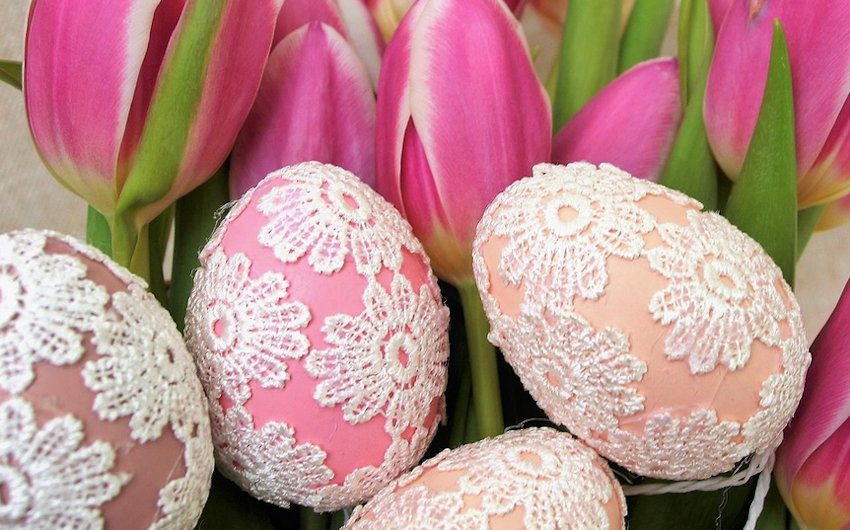 Lace Decorated Eggs