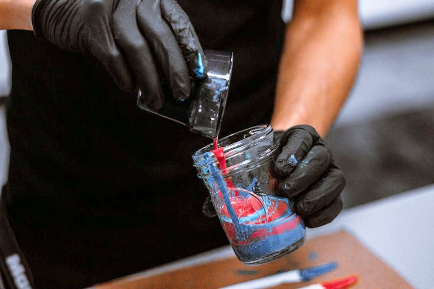 Paint Pouring Artist