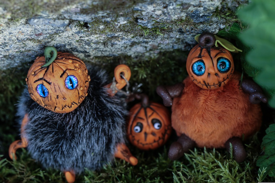 Halloween Display Naughty & Nice