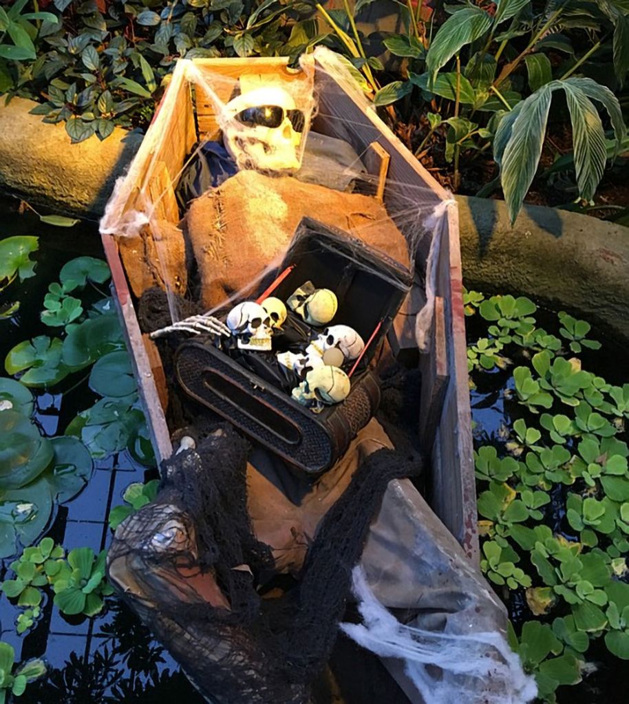 Halloween Skeleton Coffin Naughty & Nice