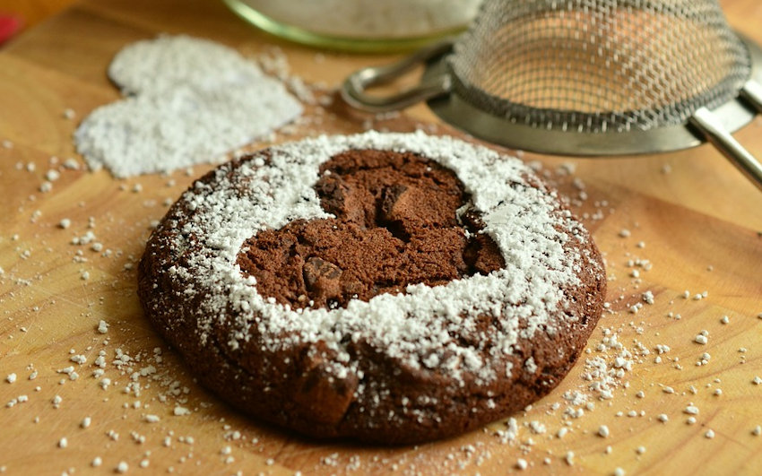 Powdered Sugar on Cookie