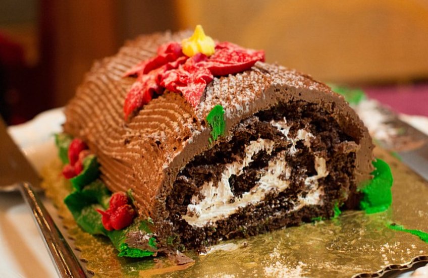 Christmas Log Roll Cake