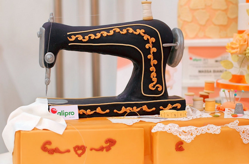 Sewing Machine Cake